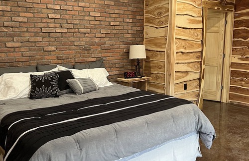 Pierre Cabin | Big Lodge on the prairie in the ♥️ of SD: Broken Arrow Farms - 9 BR, 8.5 BA