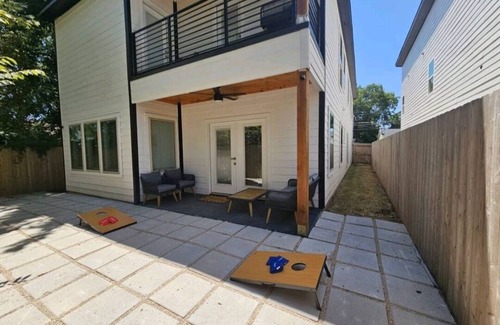 West Dallas Villa | Big luxurious 4 bedroom villa