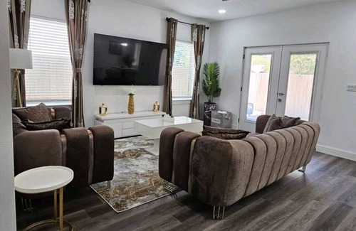 West Dallas Villa | Big luxurious 4 bedroom villa