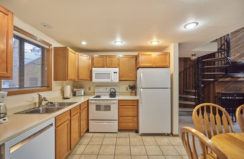 Whitefish Condo | Big Mountain Cabin at Ptarmigan - 5min to the lifts & Whitefish Trail
