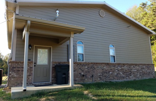 Tie Plant House | BIG OAKS LODGE New Lodge! 3 bedroom, 3 1/2 baths, full kitchen and laundry.