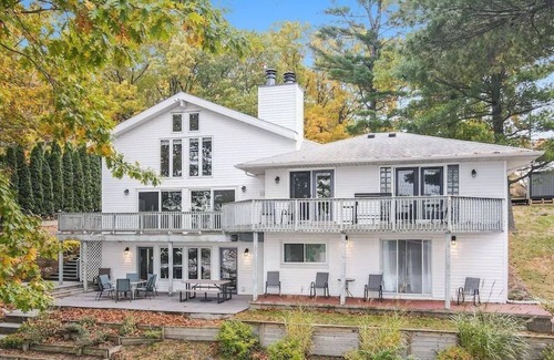Smyrna House | Big Pine Island Lake Escape. Pontoon boat available to rent!