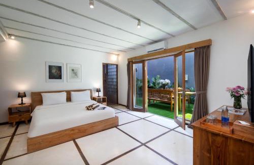 Seminyak Villa | BIG & PRIVATE 9 BED, 9 BATH, Viola Villa, POOL, Best Location