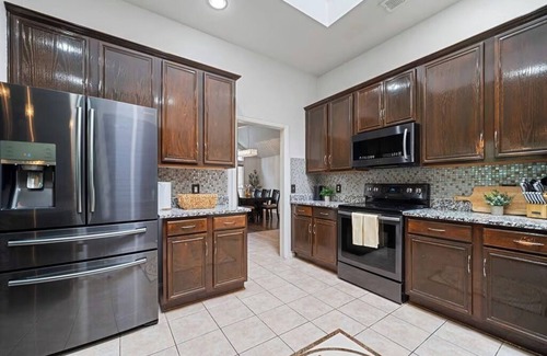 Southeast Arlington House | Big private yard, King bd, near lake & major hwy