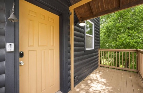 Galena Cabin | Big Riverfront Cabin #5 on the James! Sleeps 12, #5 of 5 Cabins