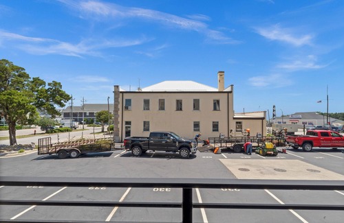 Morehead City Condo | Big Rock Retreat - Waterfont Getaway in the Heart of Morehead City!