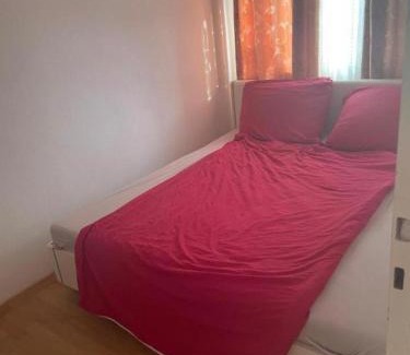 Eschersheim House | Big room for 2 pers, 9 min to trade fare, FREE parking