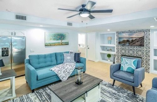 Melbourne House | Big Savings! 5BR Poolside