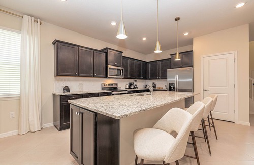 Four Corners Villa | Big Savings in September! 8BR Windsor Cay Retreat | Sleeps 16+