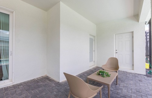 Four Corners Villa | Big Savings in September! 8BR Windsor Cay Retreat | Sleeps 16+