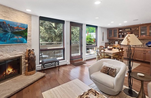 Aspen Condo | Big Savings, More Nights! 15% off 3 night stays thru Dec 14