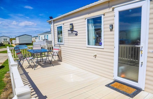Camber Villa | Big Skies Platinum+ holiday home WiFi, Netflix