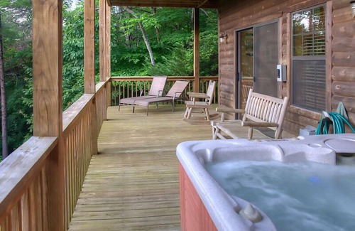 Helen Cabin | Big Sky- Luxury Couples Cabin with Views of Mt Yonah and Hot tub. Near Helen GA