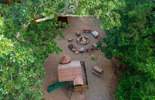 Broken Bow House | Big Sky Mountain Lodge-Spectacular Views-Hot TubGameRoomPlay-SetHike To River