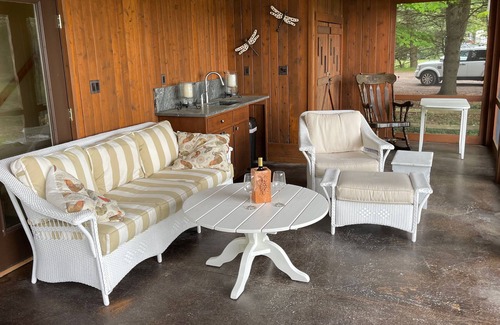 Baldwin House | Big Star Lake House - all seasons, lake front vacations