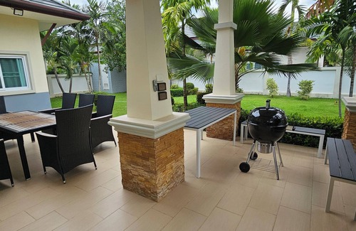 Huai Yai House | Big swimming pool garden VILLA pattaya