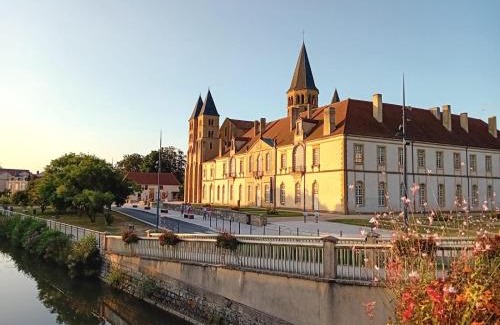 Paray-le-Monial House | Big Townhouse In Paray Le Monial For 25 People