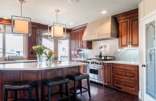 The Strand House | BIG VIEWS,ELEGANT,STEPS TO SAND AND TOWN