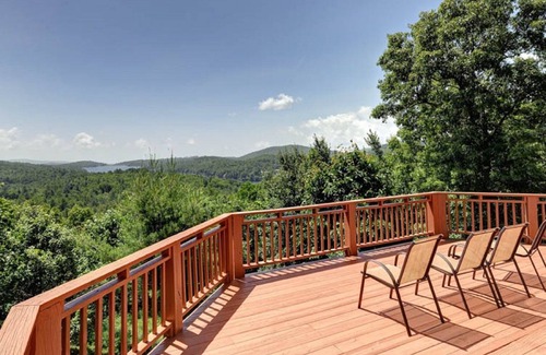 Lake Toxaway House | Big Views, Exceptional Hiking, and the Perfect Blue Ridge Mountain Setting.