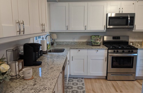 Blowing Rock House | Big Views, Hot Tub, Dog Friendly, 5min to BR
