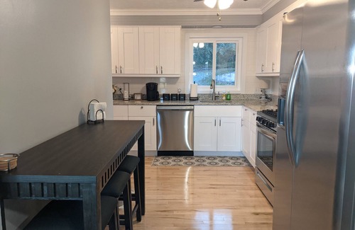Blowing Rock House | Big Views, Hot Tub, Dog Friendly, 5min to BR
