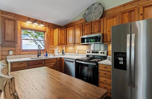 Purlear Cabin | Big Views & Seclusion at Chalk Dust Overlook - Newly Renovated Cabin in Purlear