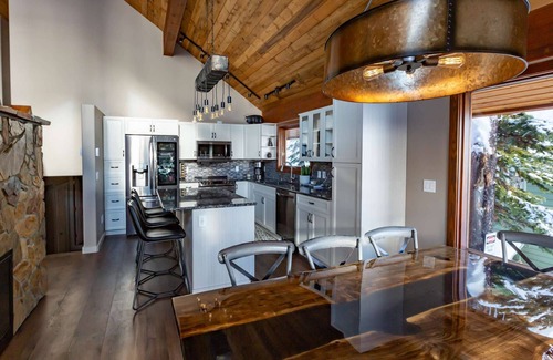 Snow Pine Estates Ski Chalet | Big White Is Calling - Big White BC