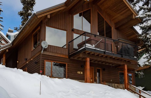 Snow Pine Estates Ski Chalet | Big White Is Calling - Big White BC