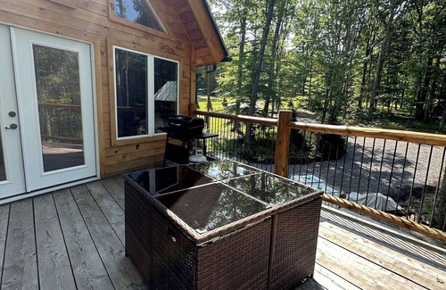 Benezette House | Big windows house + 5 bedrooms +Wifi+ dishwasher+ kitchen+ patio+ firepit
