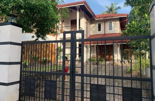 Minuwangoda House | Bigcity Villa - Airport Transit Hotel