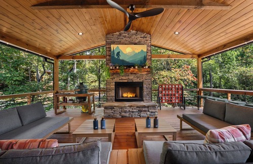 Blue Ridge Cabin | Bigfoot Cabin: Heated Pool+Sport Court+Sauna+Hot Tub+Game Room+Deck+Play Place