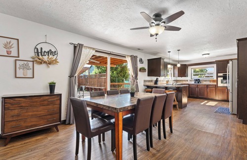 Castle Rock House | Bigfoot Hideaway! 5-bedroom house with Hot Tub in beautiful Castle Rock