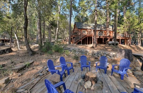 Twain Harte House | Bigfoot Hideaway – Spacious 5BR Cabin w/Lake Access & Game Area in Twain Harte
