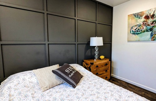 Mountainburg House | Bigfoot Hideout- Hotel amenities with a social vibe! Yowie room #4