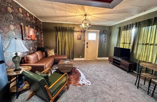 Russell Apartment | Bigfoot Retreat-private Condo 1bed1bathbalcony