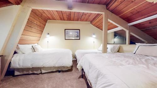 Majestic Pines Apartment | Bigwood #30 condo