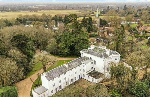 Taplow Apartment | Bijou apartment in a historic Taplow Manor house with dedicated office space
