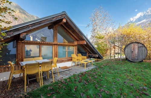 Les Houches Cottage | Bijou cottage with sauna, garden, free parking & Netflix