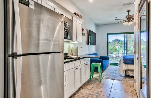 Rosemary Beach Condo | Bikes and beach chairs included!30A-Studio between Rosemary and Alys Beach