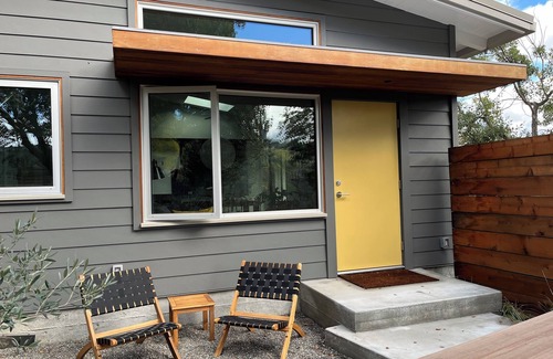 Sleepy Hollow Cottage | Biking and hiking paradise! Bright and cheerful one bedroom cottage with patio.