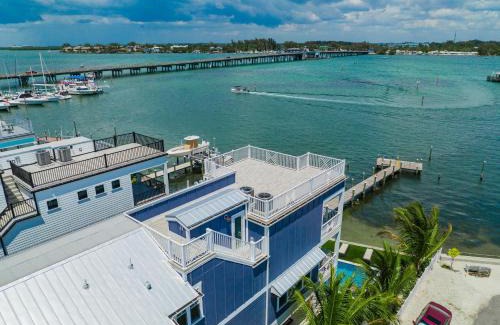 Bradenton Beach House | Bikinis and Bellinis