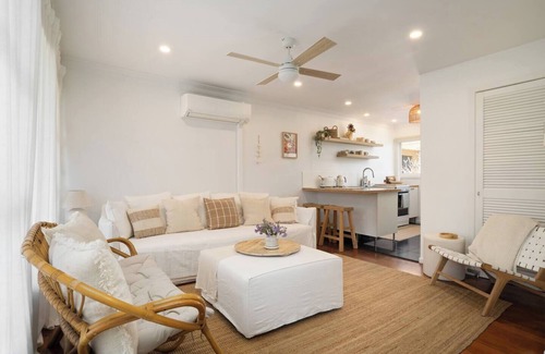 Bilinga Apartment | Bilinga Breeze Walk to North Kirra Beach and Airport