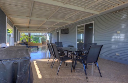 Exmouth House | Billfish - Close to town and across from bushland