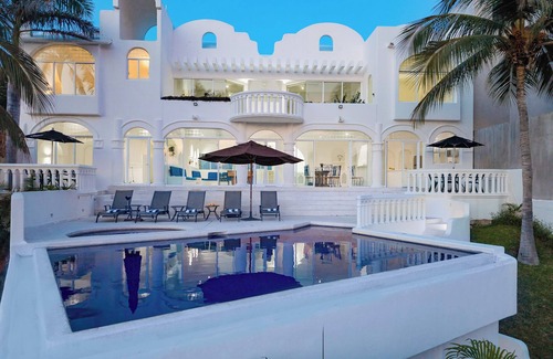 Santa Maria Huatulco Villa | Billiard Table with Ocean Views and Private Pool
