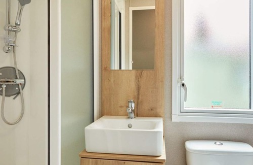 Great Billing House | Billing Aquadrome Silver 3 Bed Caravan CD50