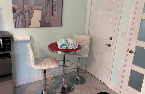 Wilton Manors Resort | Billy's Resort -Men only-Clothing optional-Beach Bungalow