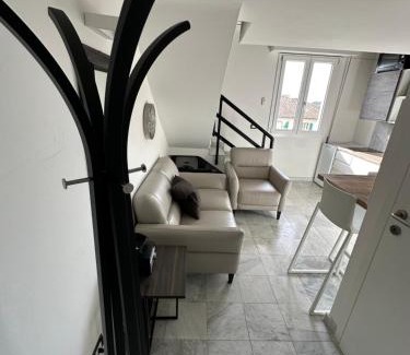 Prato Apartment | Bilocale in marmo a Prato