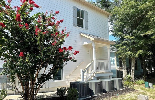 Biloxi Condo | Biloxi Romance - one bed with balcony near Biloxi Beach & one block to casinos!