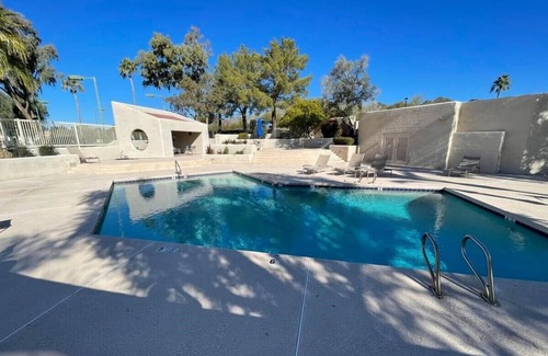 Camelback East Condo | Biltmore Golfcourse & Mountain Views