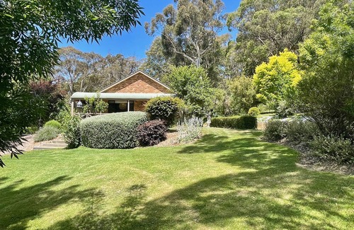 Bundanoon House | Bimbimbie - A peaceful and stylish cottage, on one acre of established gardens.